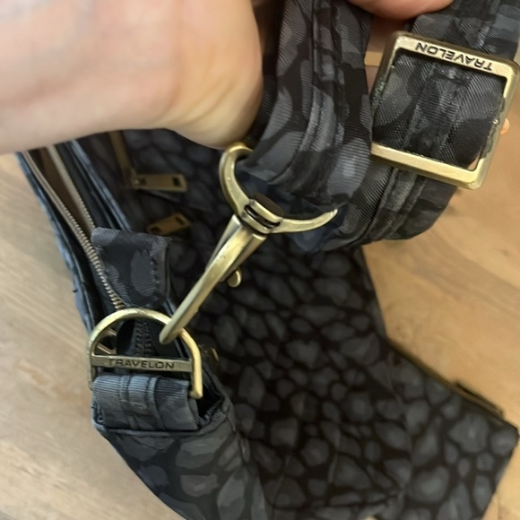 Travelon Anti-Theft Crossbody Bag & Matching Pouch Leopard Inside Light RFID - Picture 8 of 11